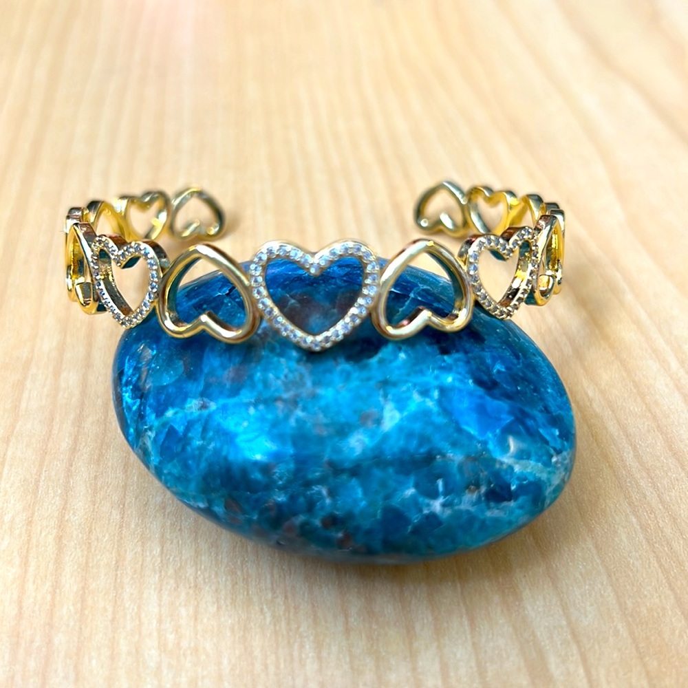 Gold Hearts ❤️ Cuff Bangle Bracelet *NEW*